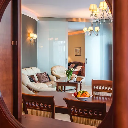 Olympic & Wellness فندق أوسترون